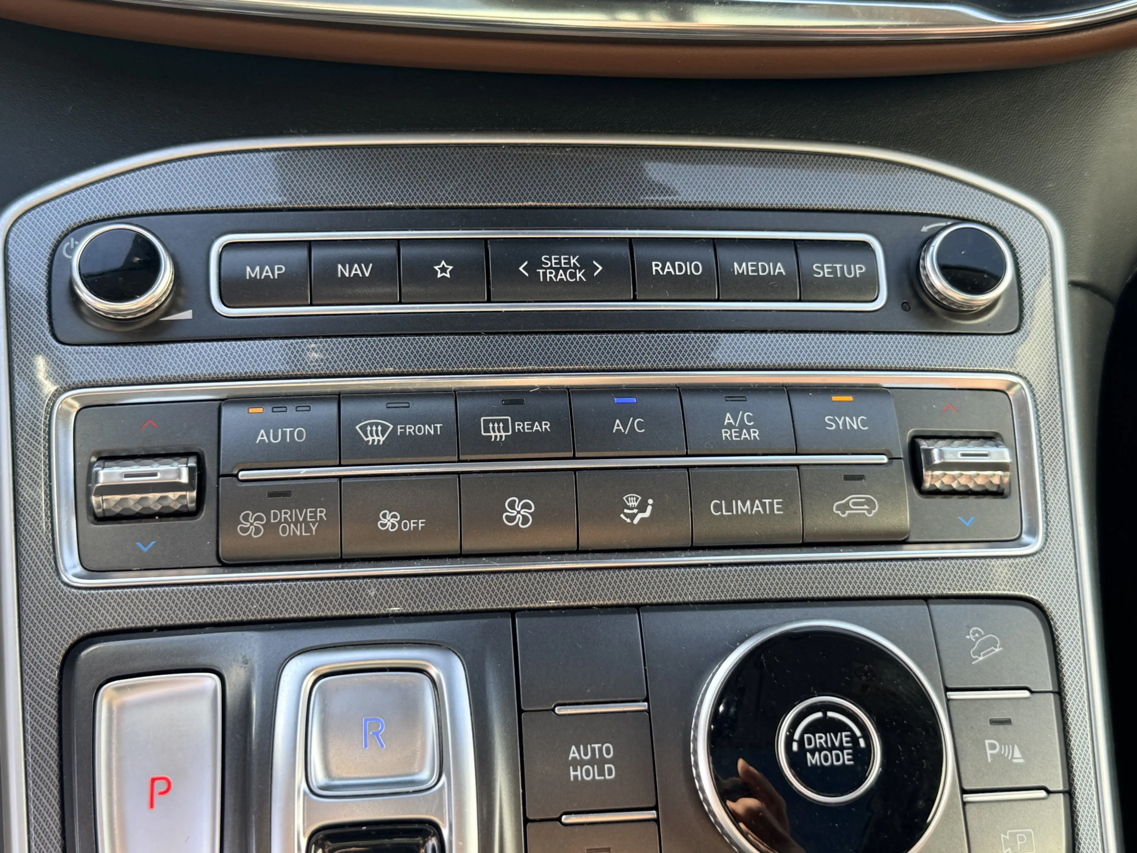 Hyundai SANTA FE 1.6 T-GDI HEV Premium Sky 7p. | LED | Leder | Stoe — photo 29
