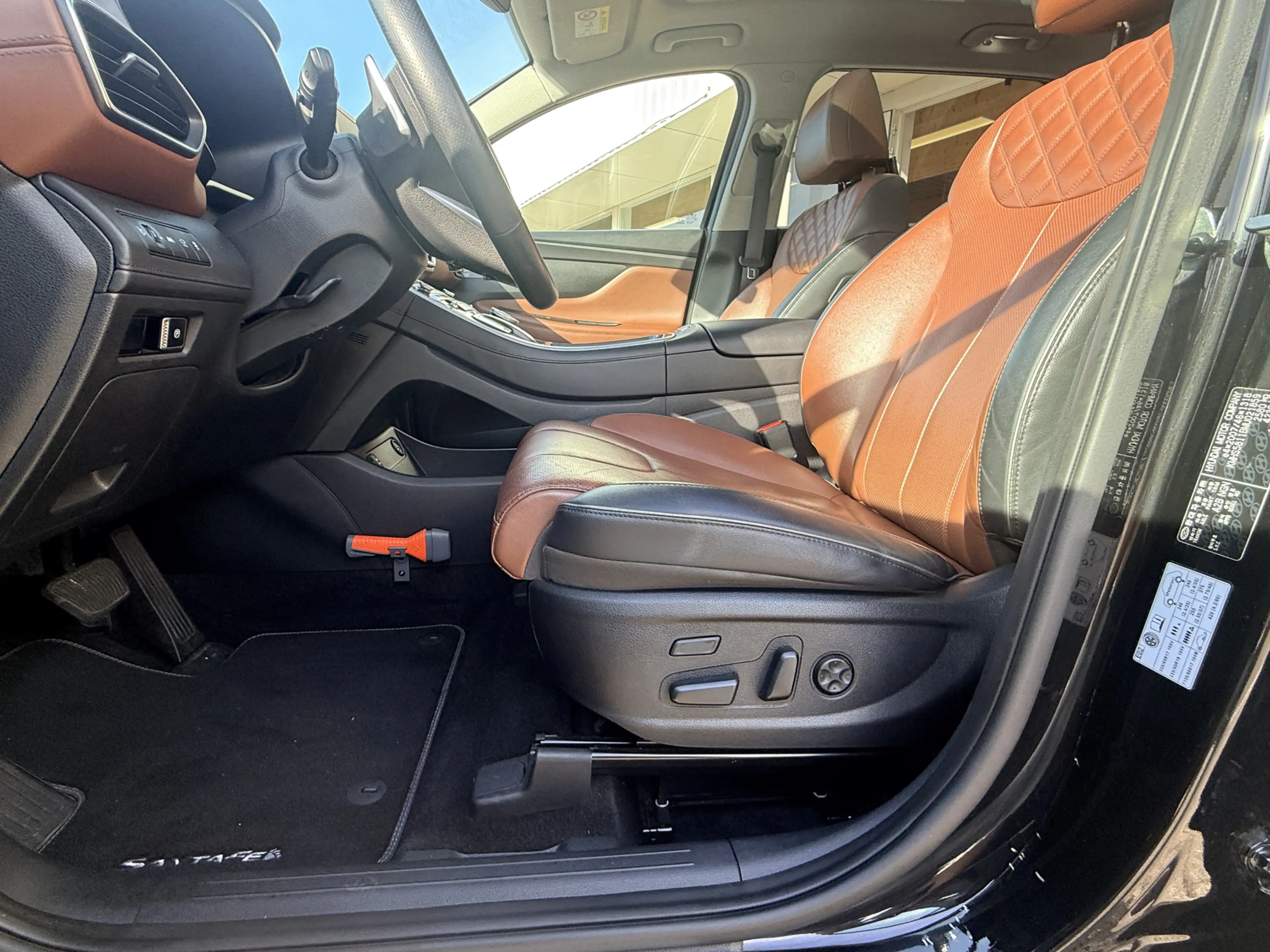Hyundai SANTA FE 1.6 T-GDI HEV Premium Sky 7p. | LED | Leder | Stoe — photo 19