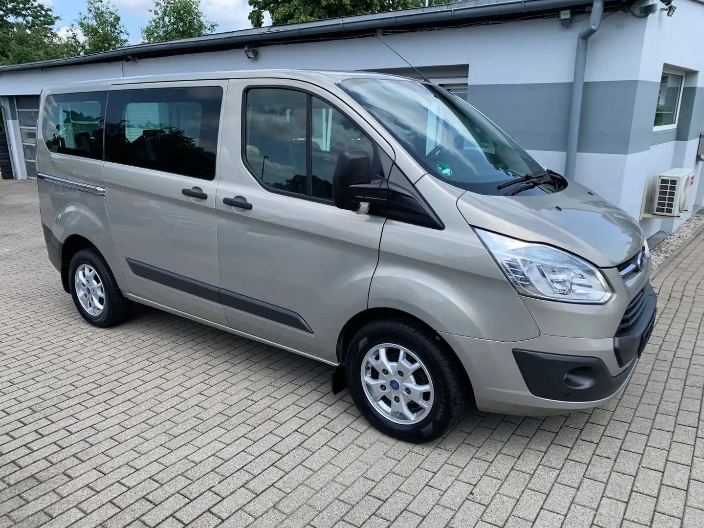 Ford Transit Custom L1 2,2 TDCi LED AHK Temp Shzg PDC Grau - 1