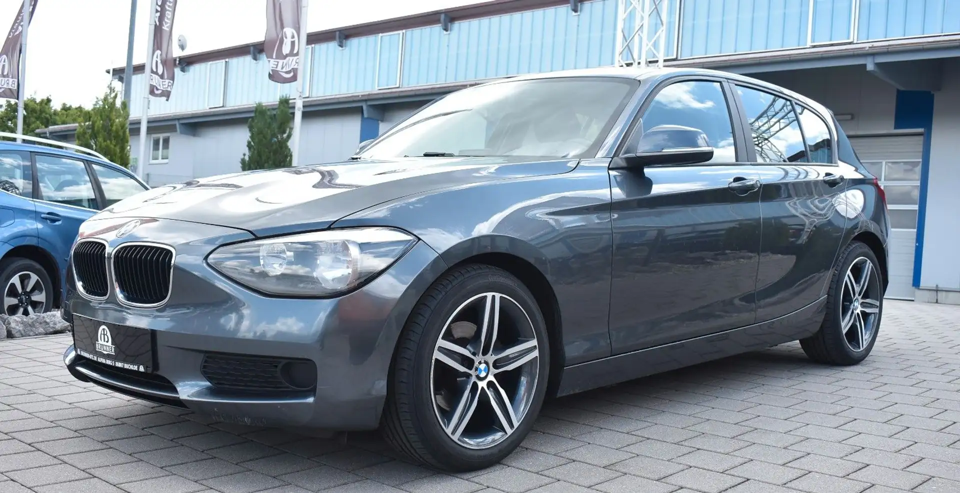 BMW 116 Baureihe 1 Lim. 5-trg. 116 i Grau - 2