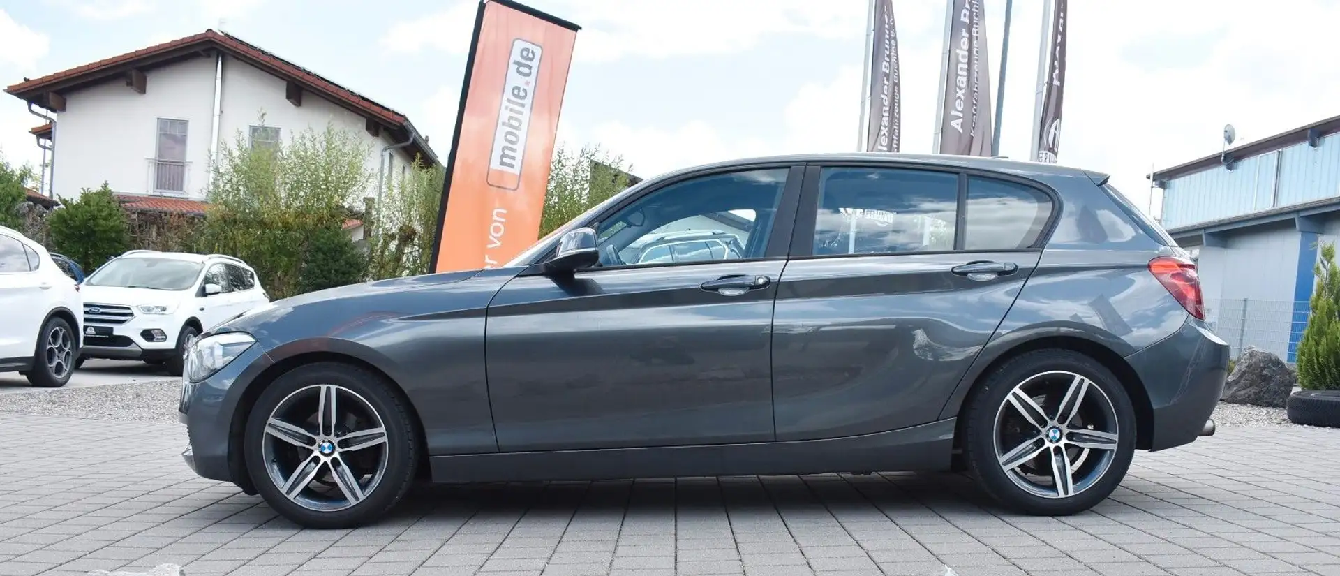 BMW 116 Baureihe 1 Lim. 5-trg. 116 i Grau - 1