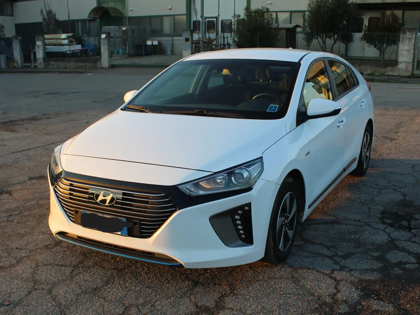 Hyundai IONIQ Ioniq+1.6+hybrid+Classic+6dct+my19 Bianco - 1