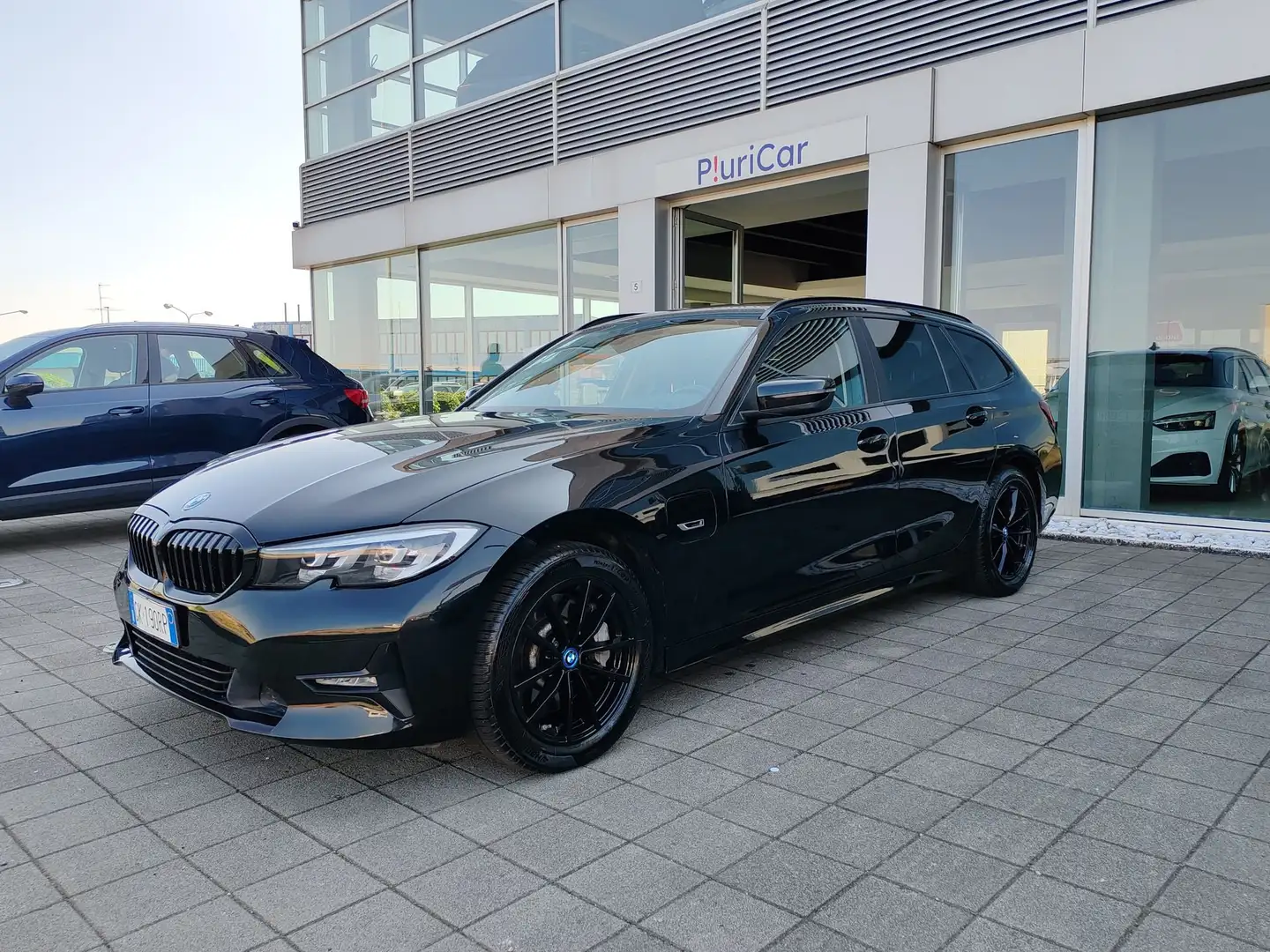 BMW 330 e Touring Plugin Hybrid Pelle FariLED Cerchi17 Black - 1