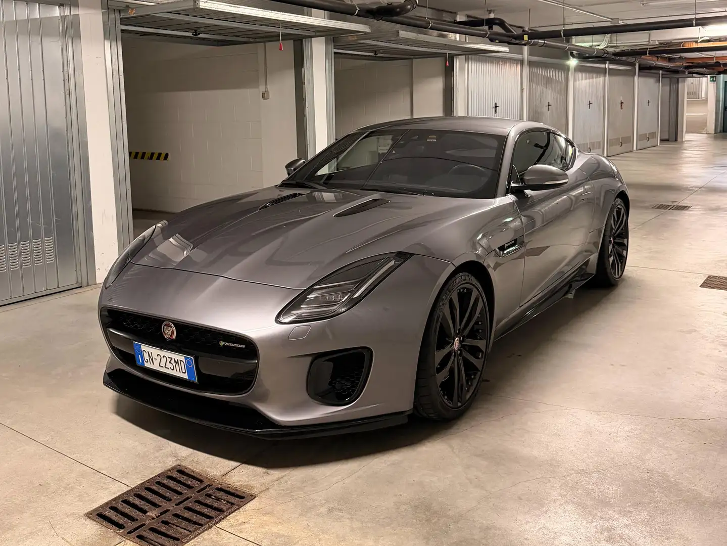 Jaguar F-Type R-Dynamic Grigio - 1