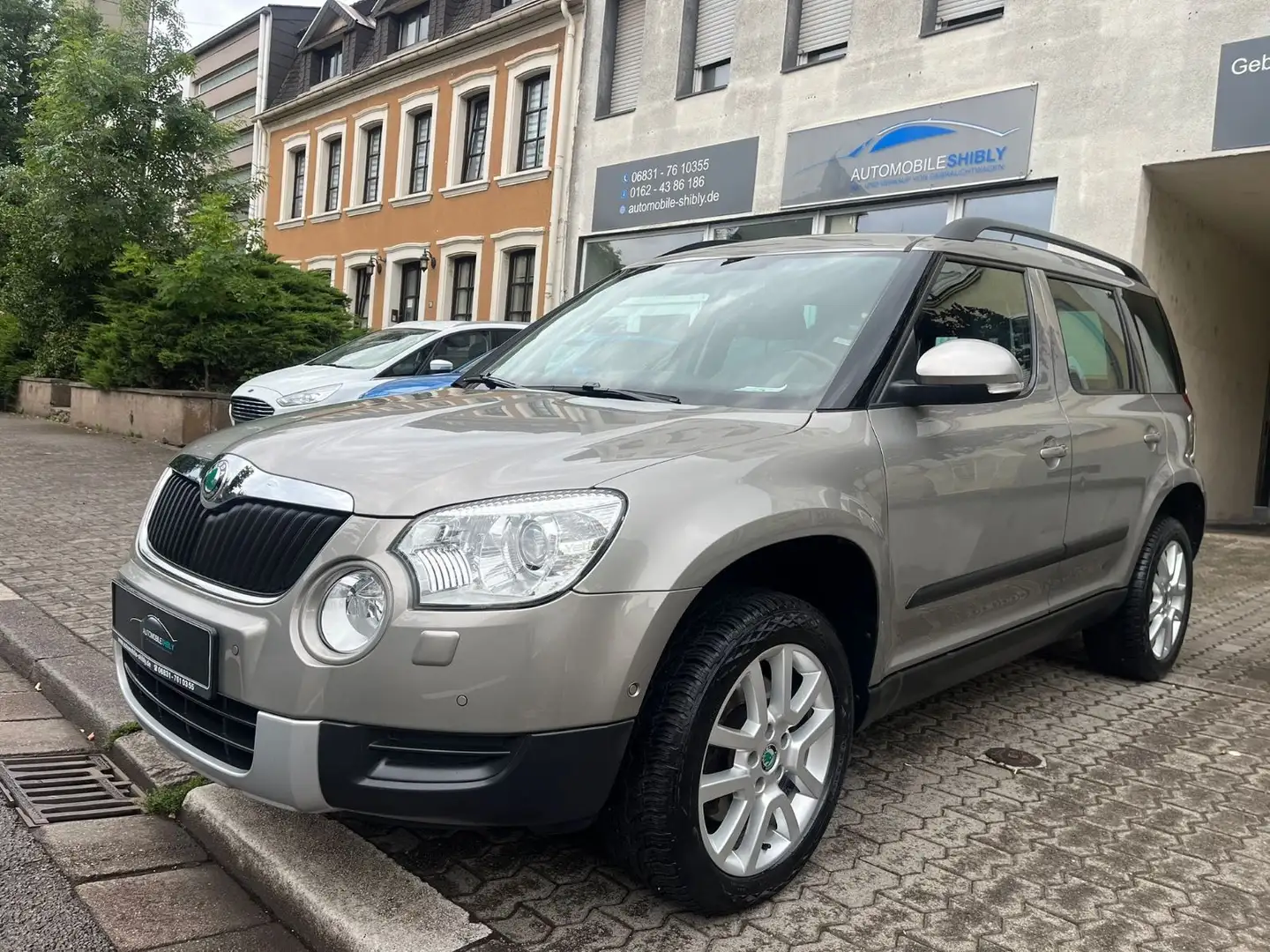 Skoda Yeti Elegance 2,0TDI 170P.S 4x4, Navi Xenon Gris - 1