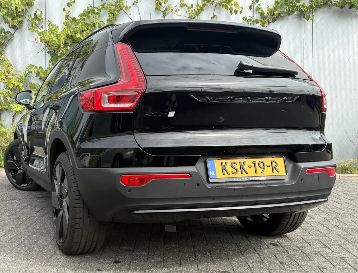 Volvo EX40 2026