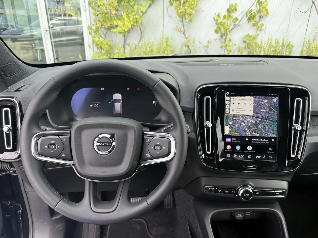 Volvo EX40 2026