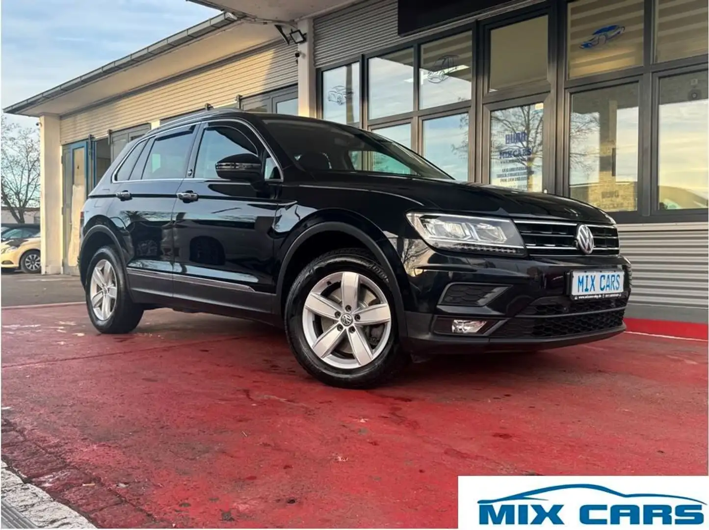 Volkswagen Tiguan Sound 2.0 TDI BMT/DSG/4Motion/SHZ/AHK/EU6 Noir - 1