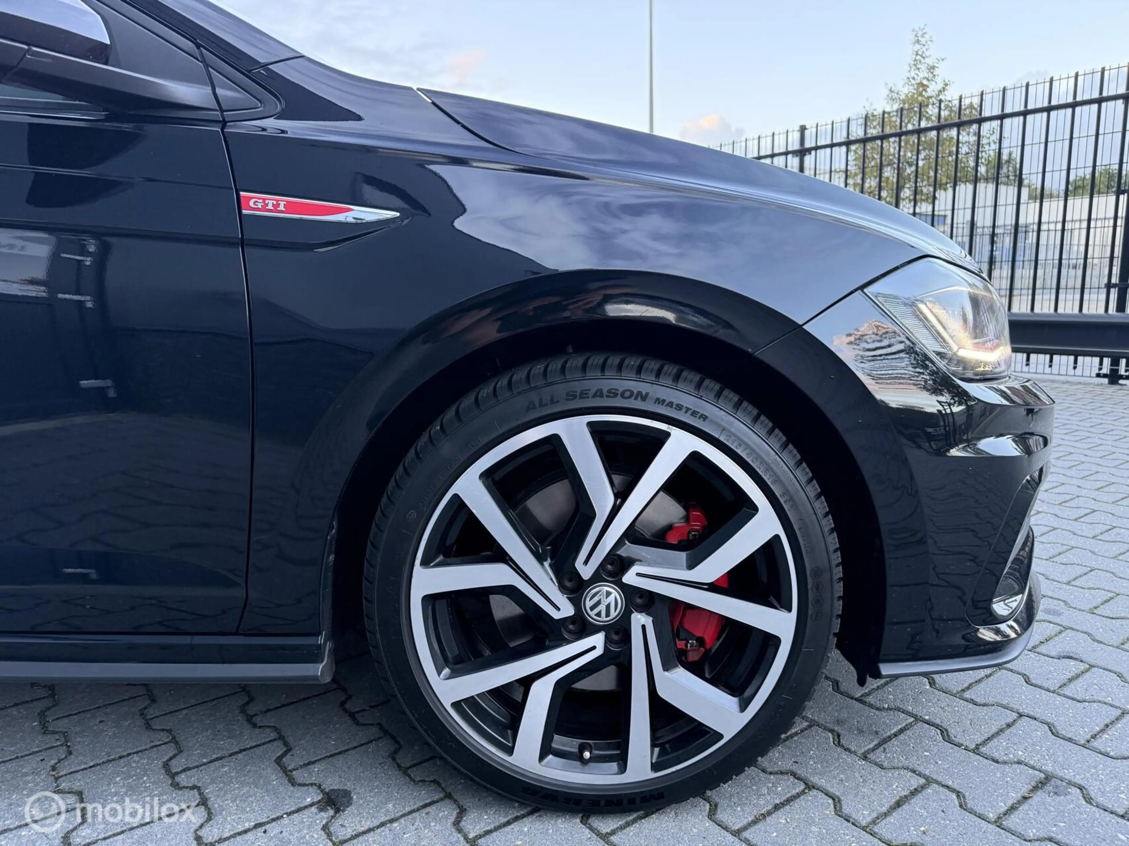 Volkswagen Polo GTI 2.0 TSI 200 PK / Pano / Camera / ACC — photo 12
