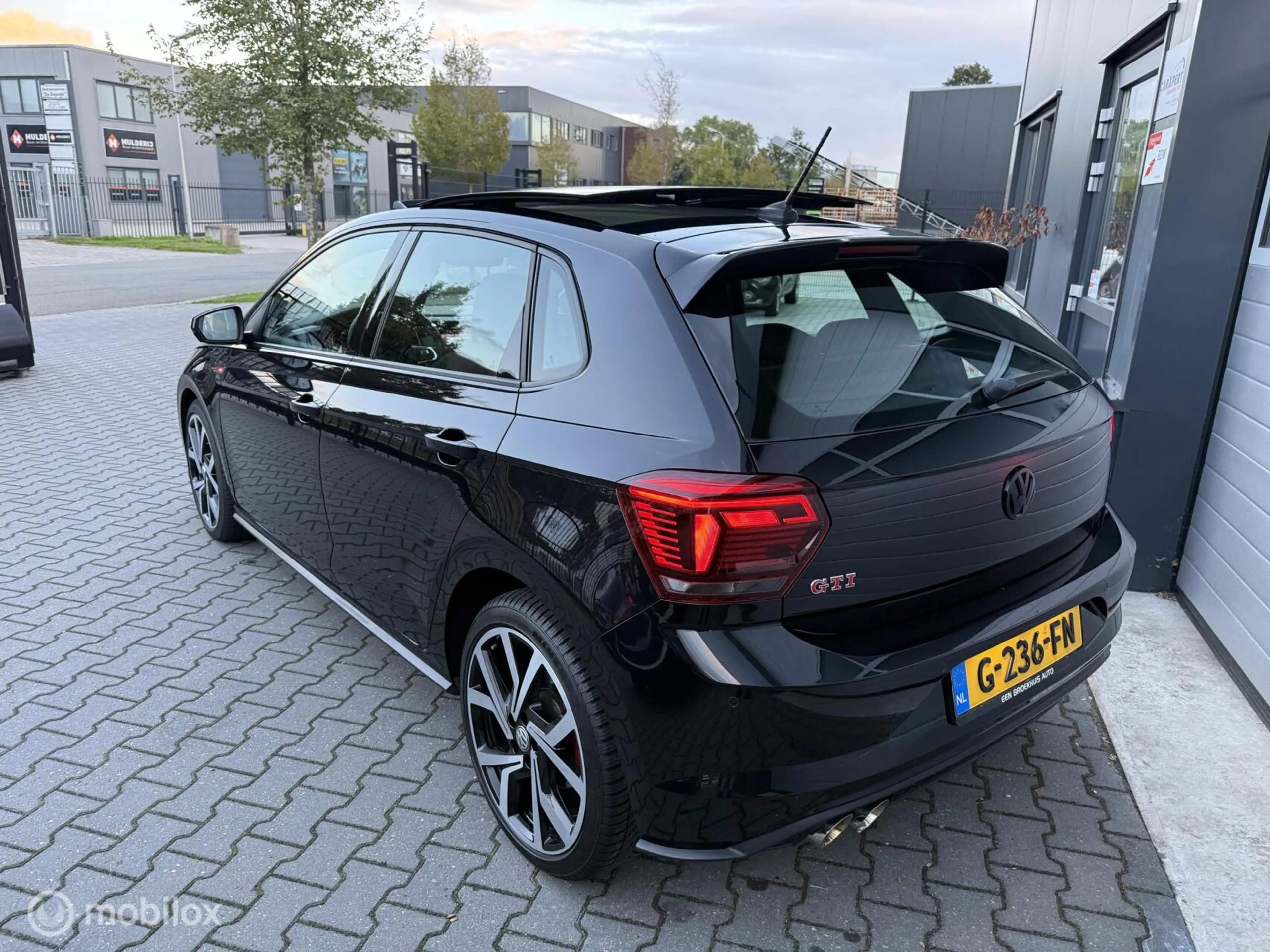 Volkswagen Polo GTI 2.0 TSI 200 PK / Pano / Camera / ACC — photo 6