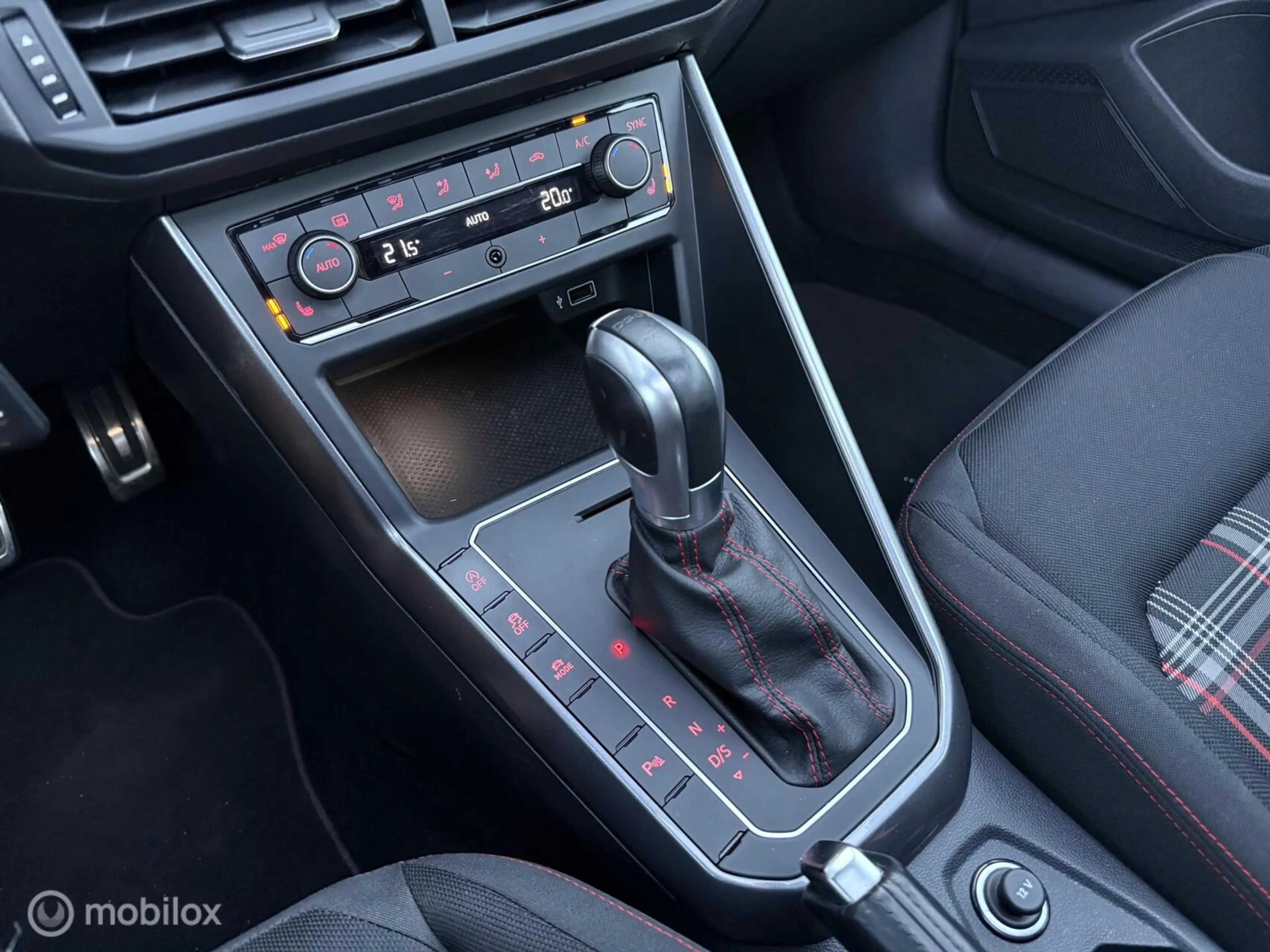 Volkswagen Polo GTI 2.0 TSI 200 PK / Pano / Camera / ACC — photo 15