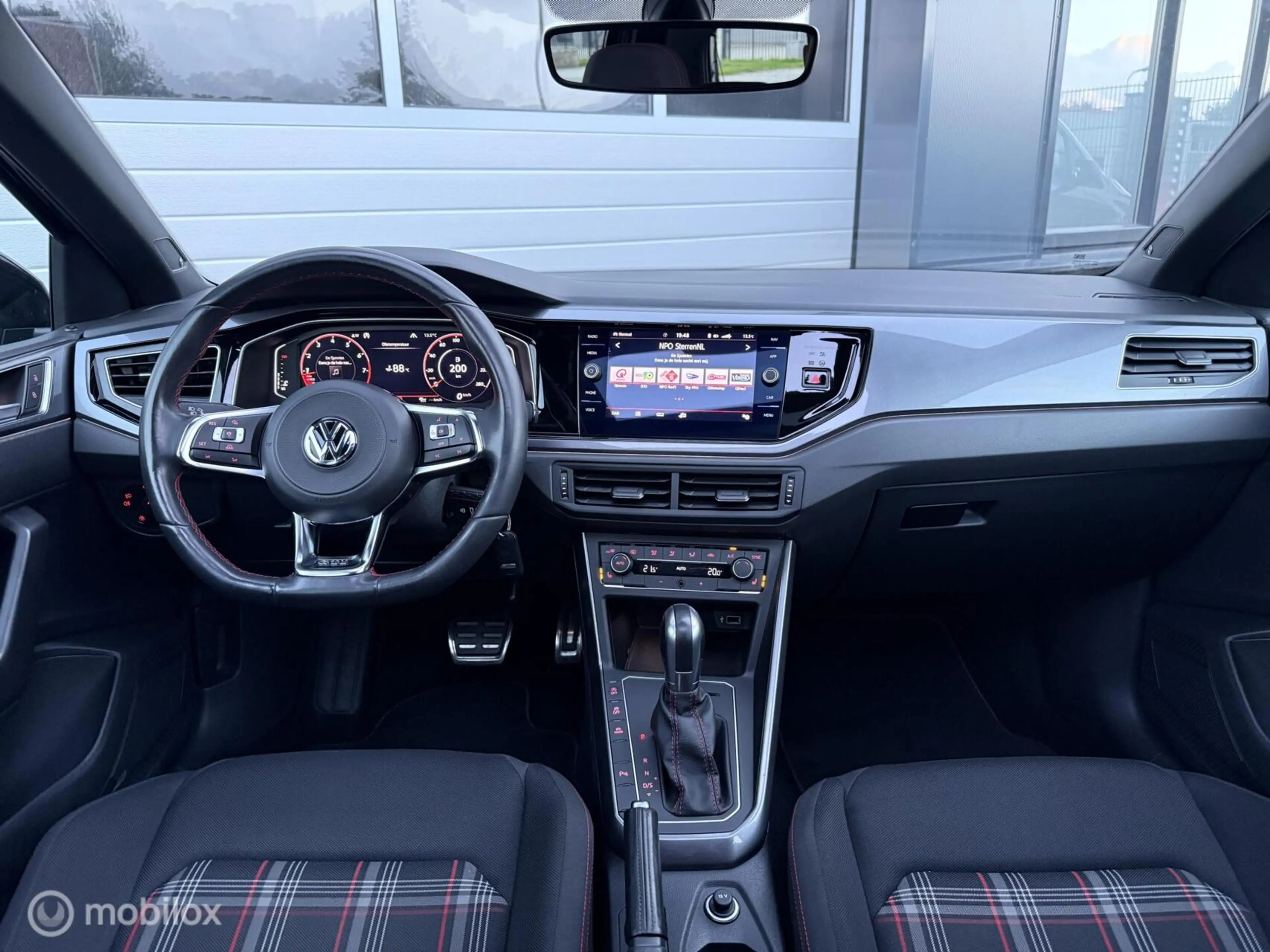 Volkswagen Polo GTI 2.0 TSI 200 PK / Pano / Camera / ACC — photo 3