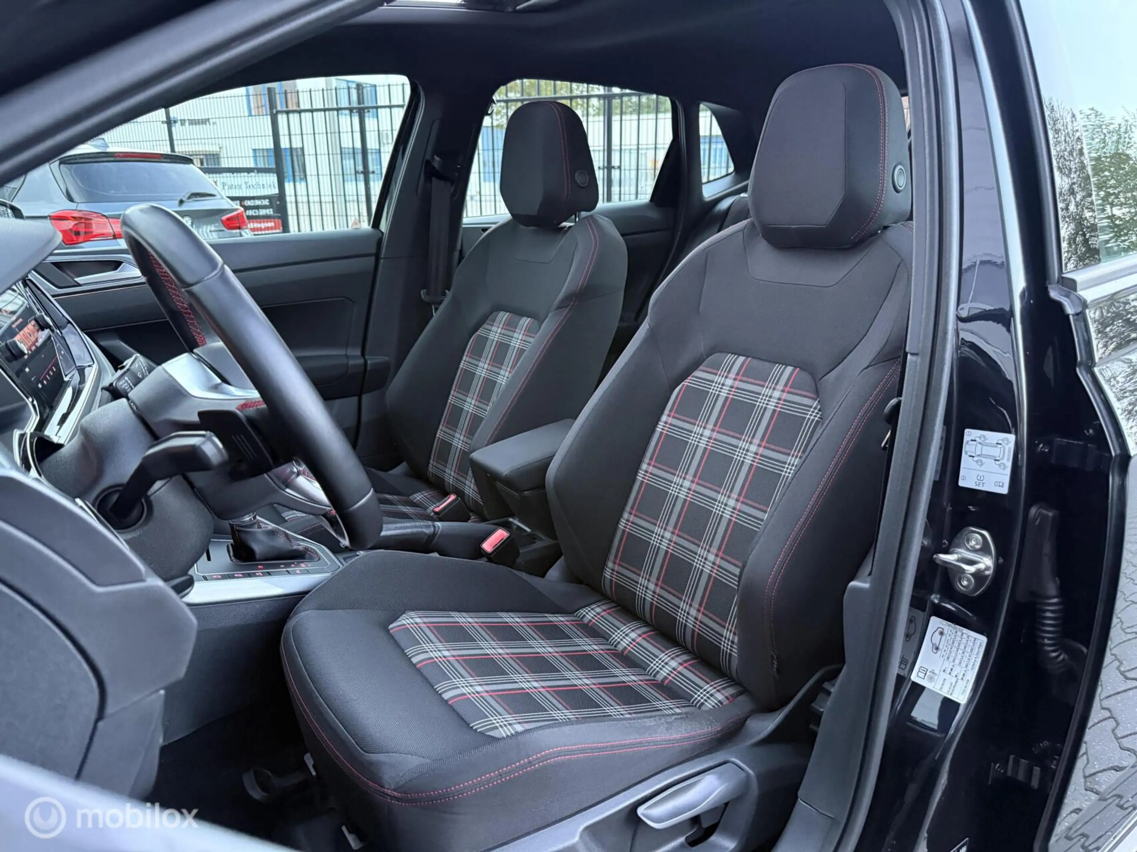 Volkswagen Polo GTI 2.0 TSI 200 PK / Pano / Camera / ACC — photo 4