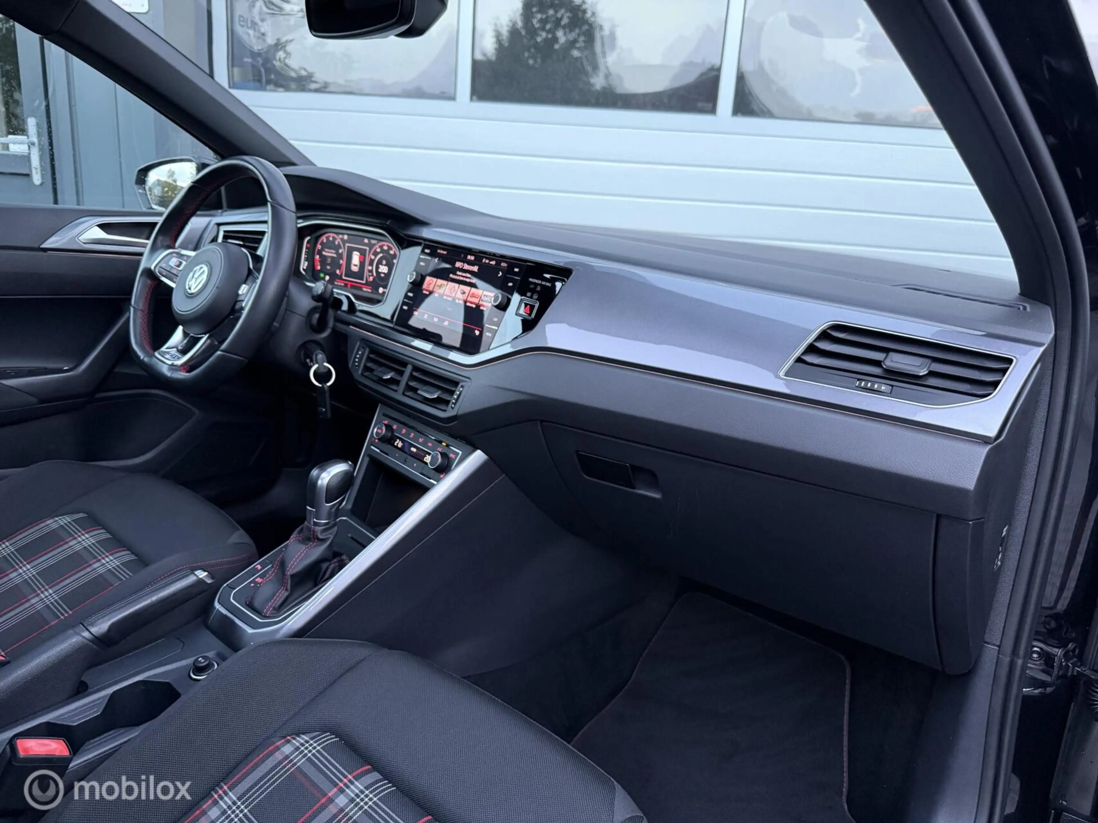 Volkswagen Polo GTI 2.0 TSI 200 PK / Pano / Camera / ACC — photo 7