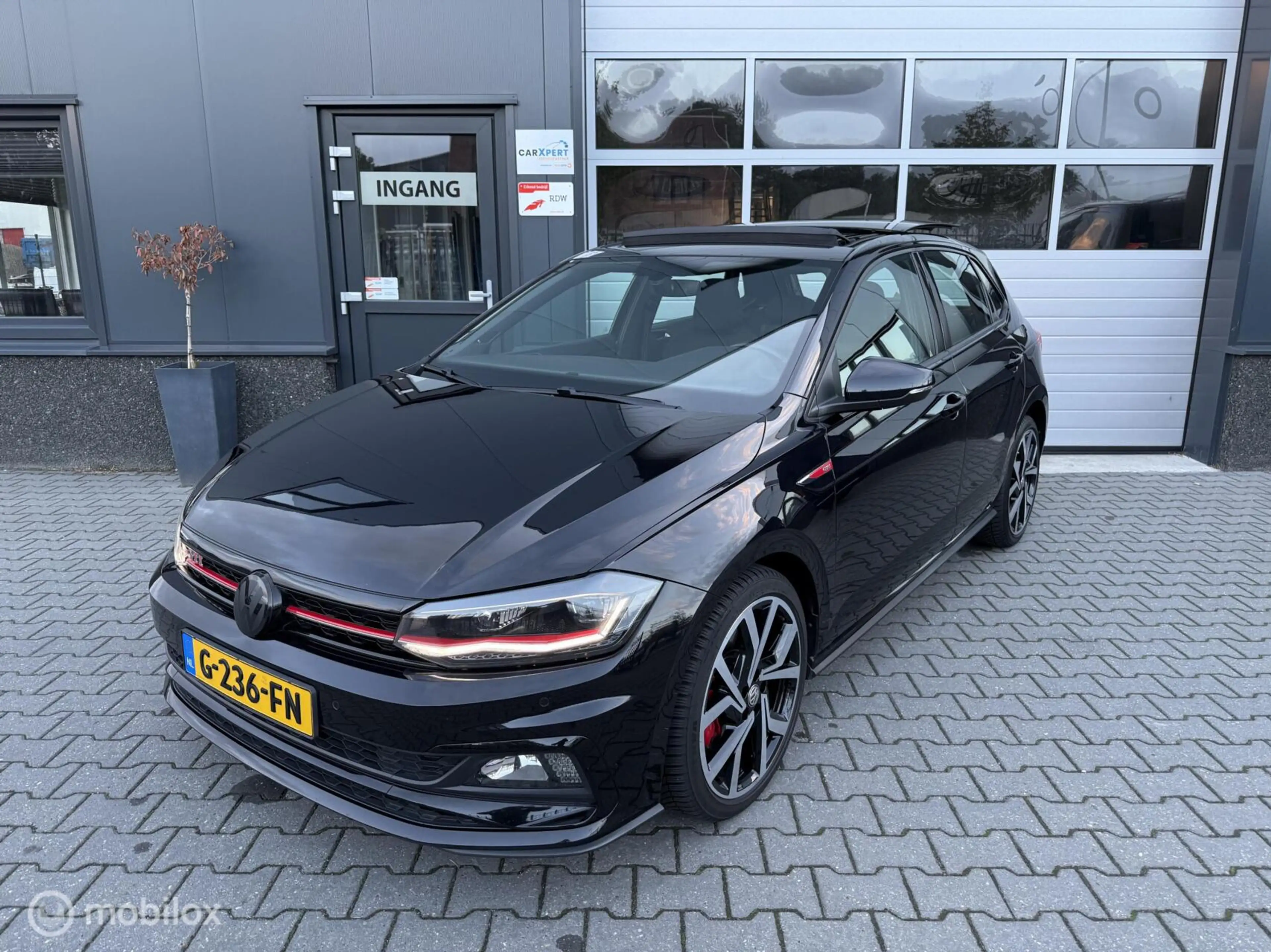 Volkswagen Polo GTI 2.0 TSI 200 PK / Pano / Camera / ACC