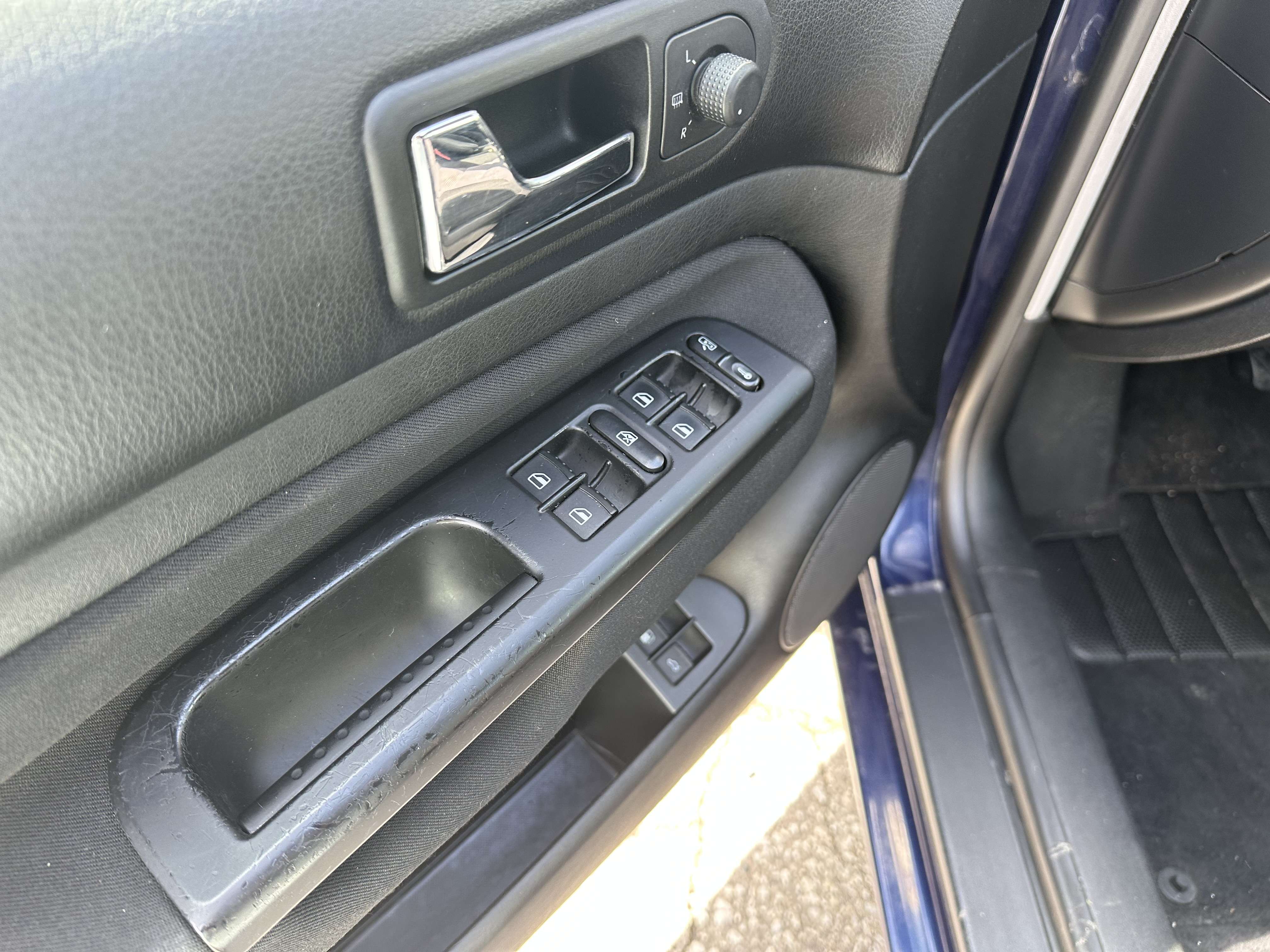 2004 Volkswagen Golf GLS thumb 10