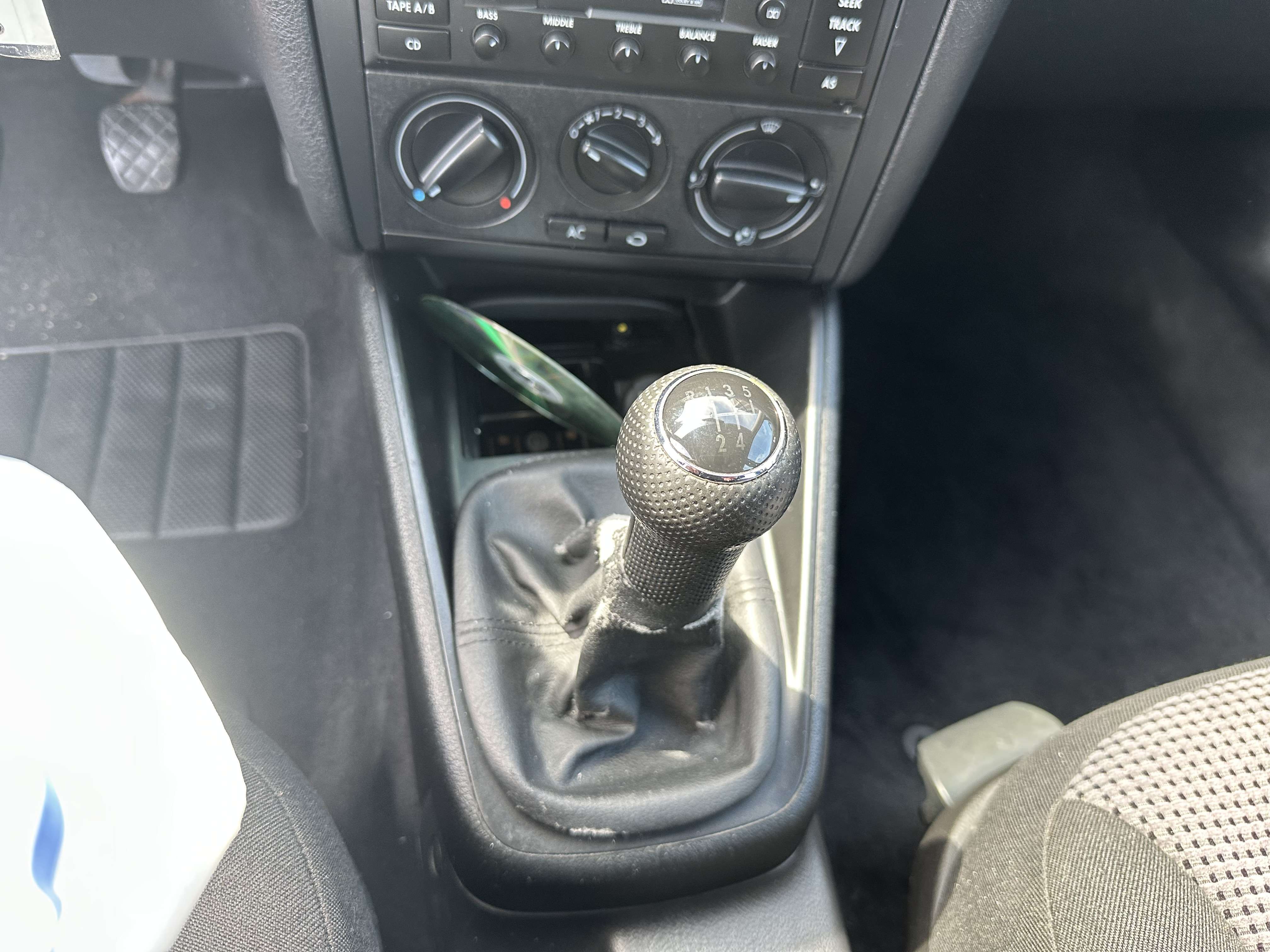 2004 Volkswagen Golf GLS thumb 17