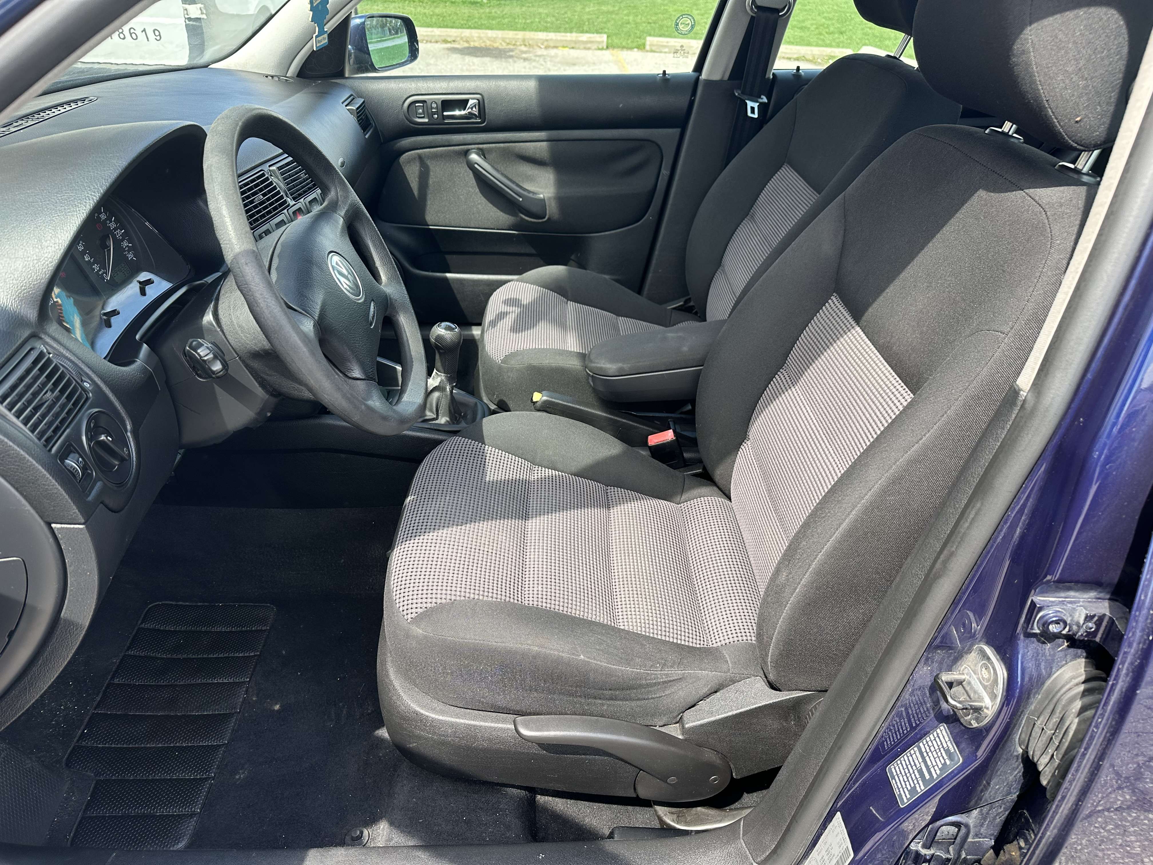 2004 Volkswagen Golf GLS thumb 11