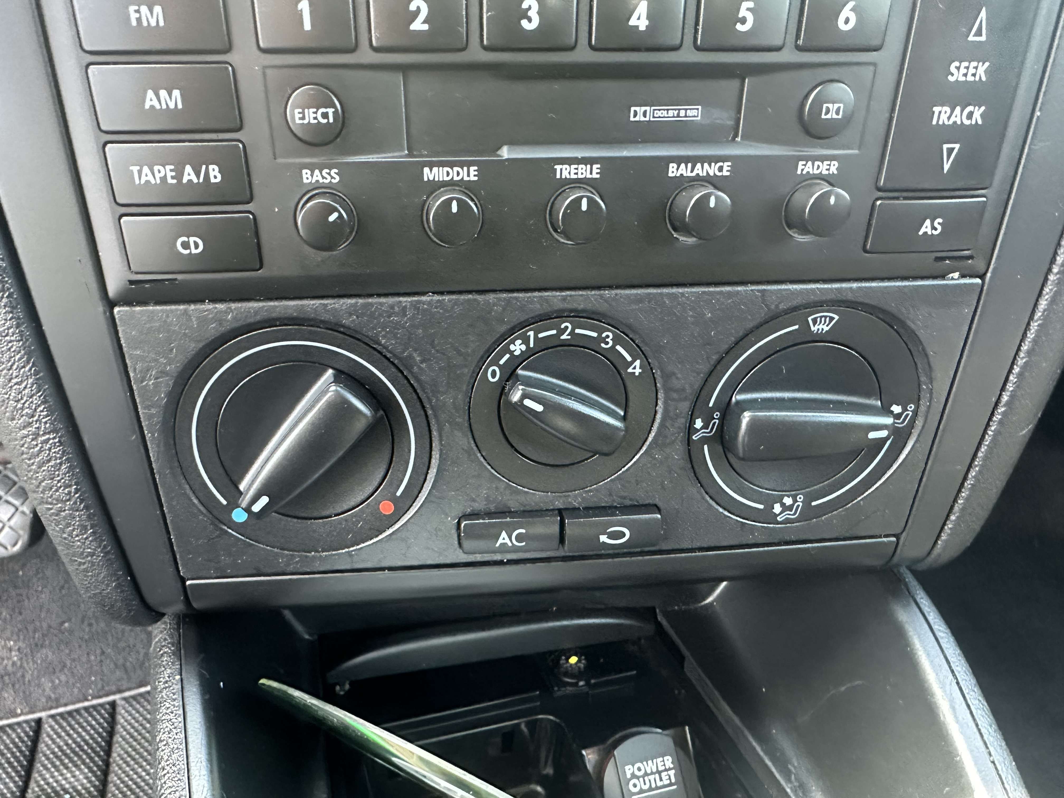 2004 Volkswagen Golf GLS thumb 16