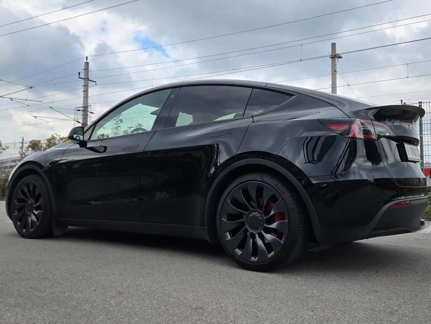 Tesla Model Y Model Y Performance [1A Zustand, viele Extras] Schwarz - 2