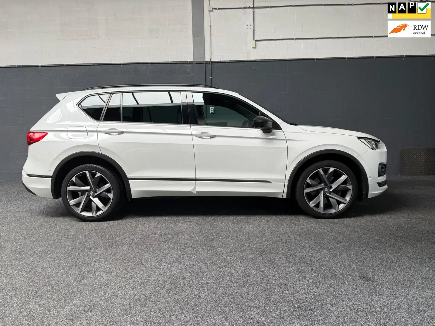 SEAT Tarraco 1.4 TSI e-Hybrid PHEV FR PANO Wit - 1
