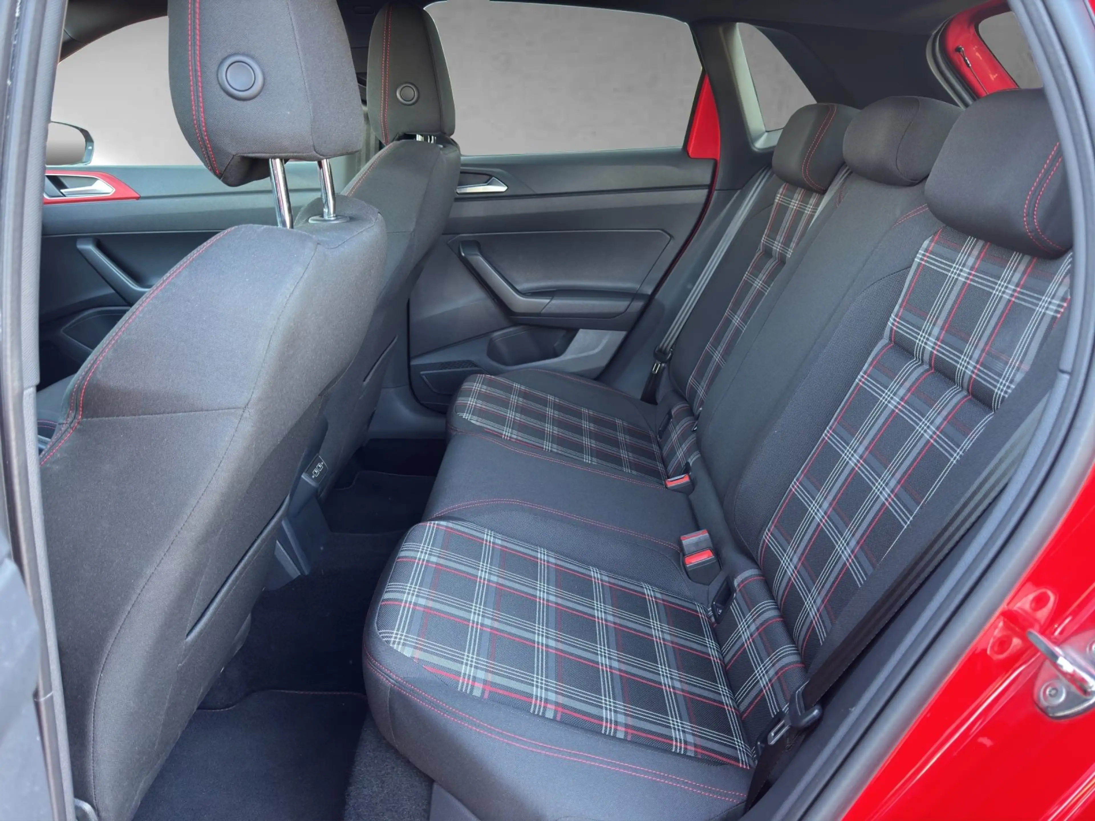 Volkswagen Polo GTI 2.0 TSI DSG LED ACC RFK — photo 11