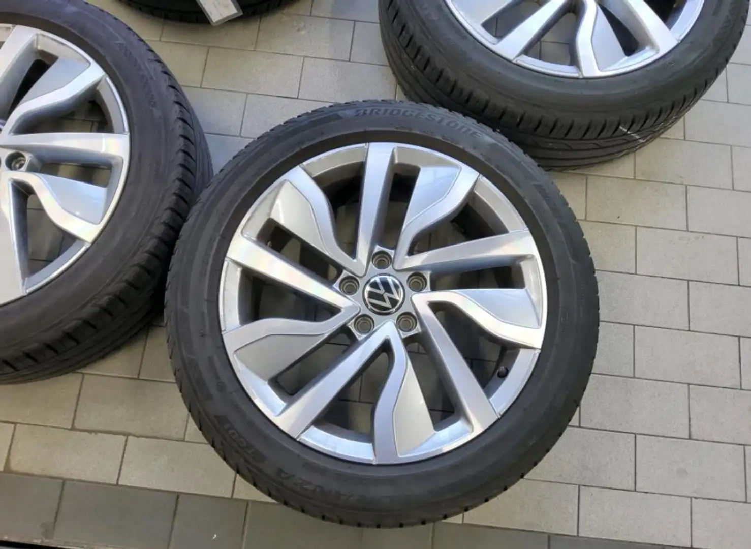 Volkswagen T-Roc 1.5 TSI 150pk DSG Style / Panoramadak / Digital Co Grigio - 2