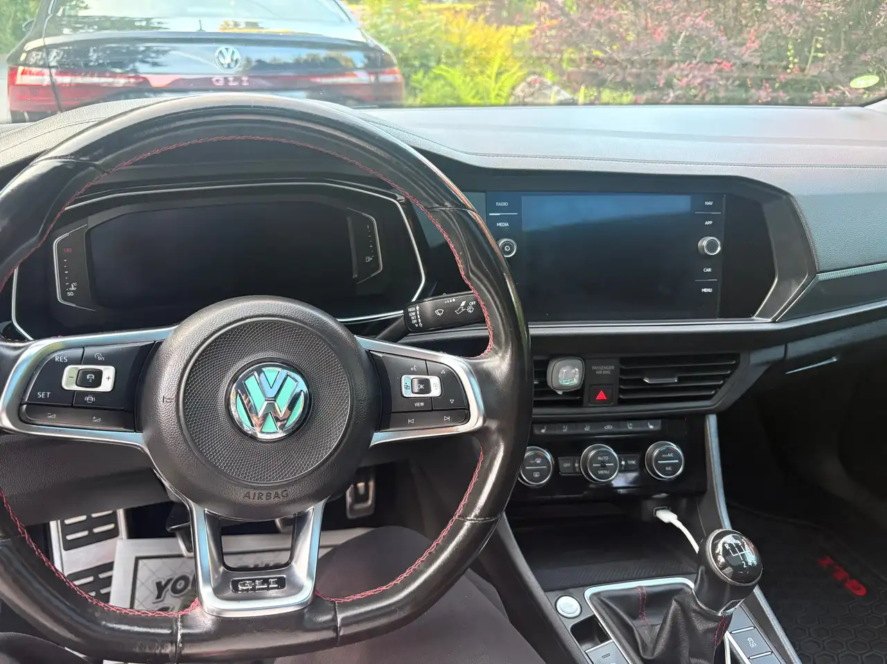 Volkswagen GLI снимка Volkswagen GLI