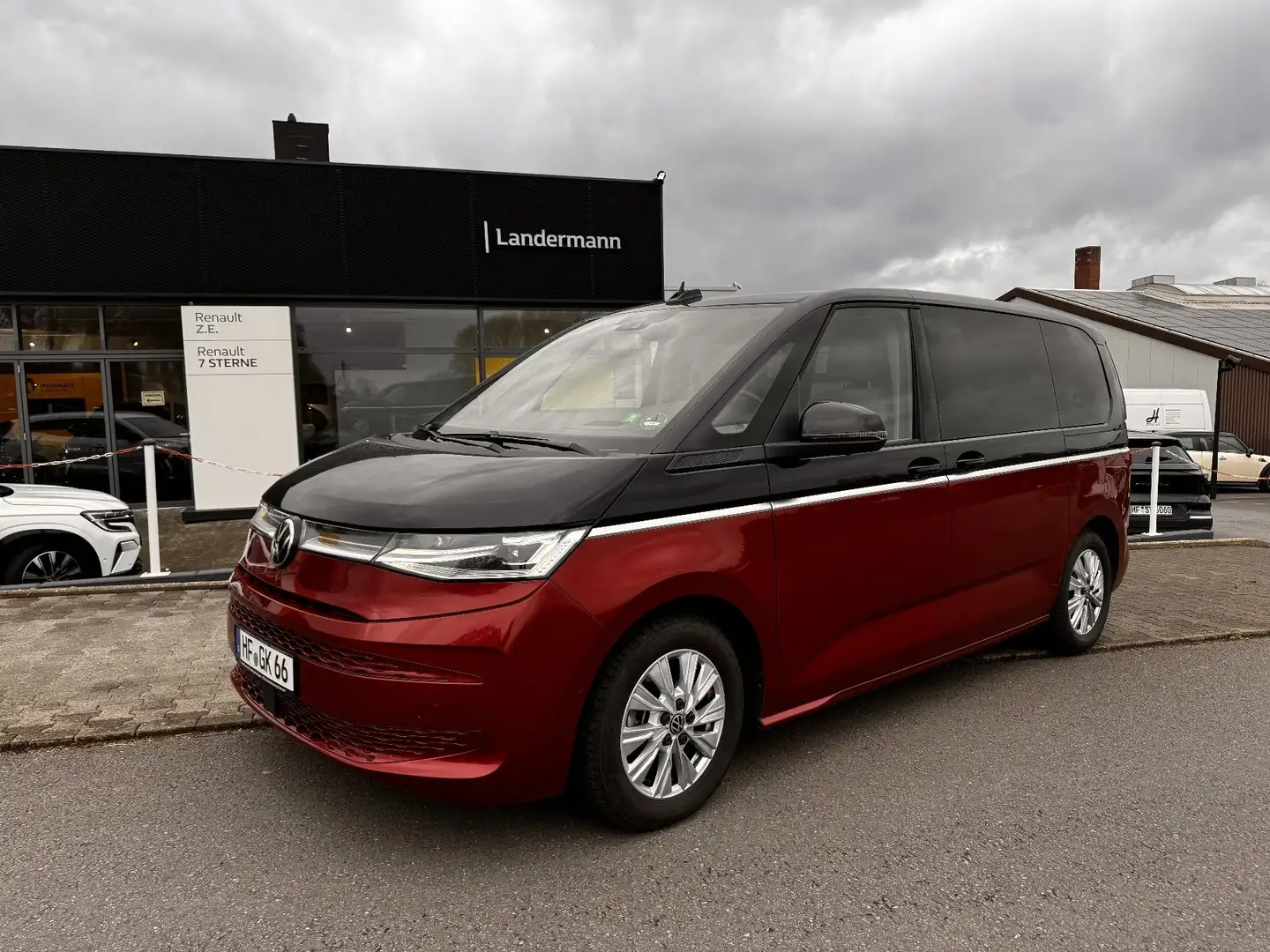 Volkswagen T7 Multivan Style Plug-in eHybrid PANO+ACC+PDC+NAVI Schwarz - 2