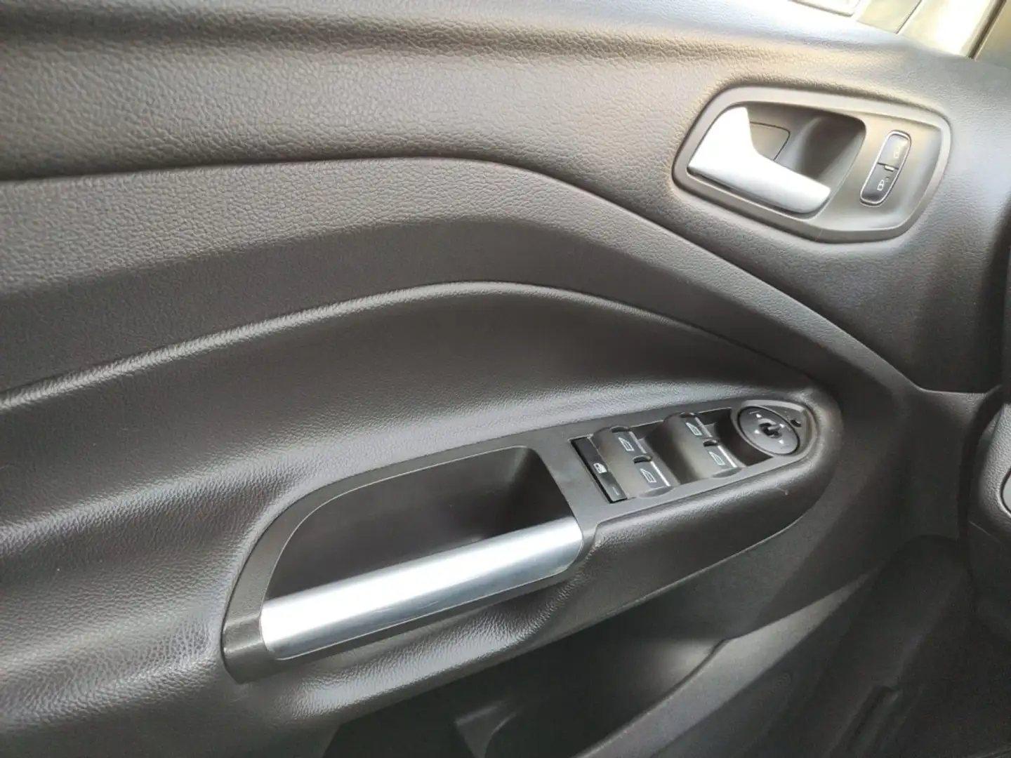 Ford Kuga 2.0TDCI 150CV ST-LINE 5P Gris - 2