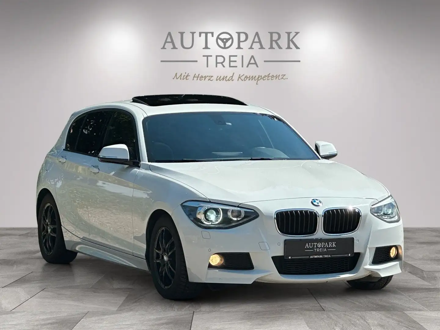 BMW 116 i M-Paket(AHK-LED-SCHIEBED.-NAVi-ALCANTARA) Weiß - 1