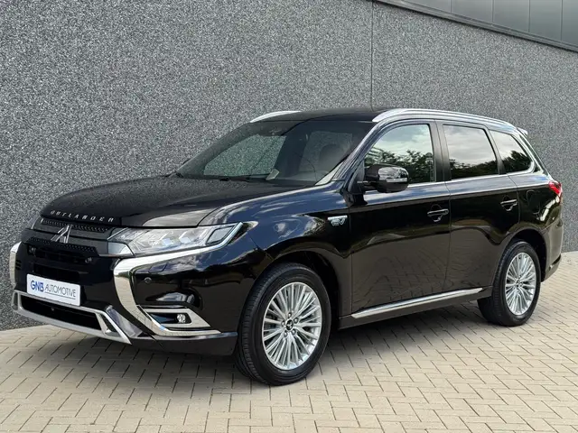 Mitsubishi Outlander view 4