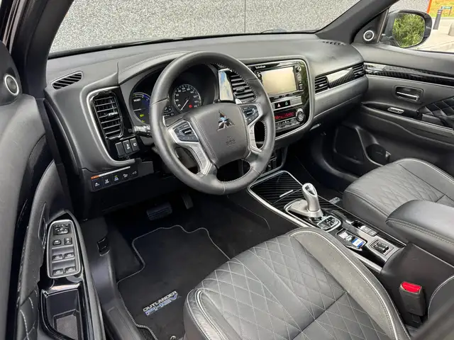 Mitsubishi Outlander view 8