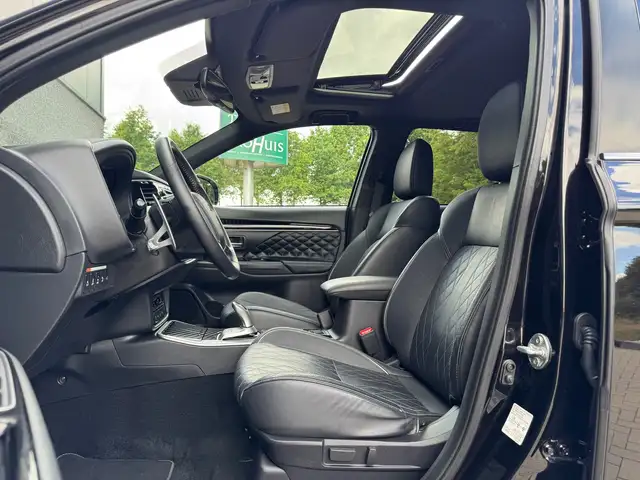 Mitsubishi Outlander view 11