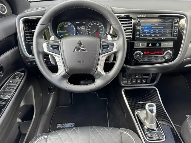 Mitsubishi Outlander view 14