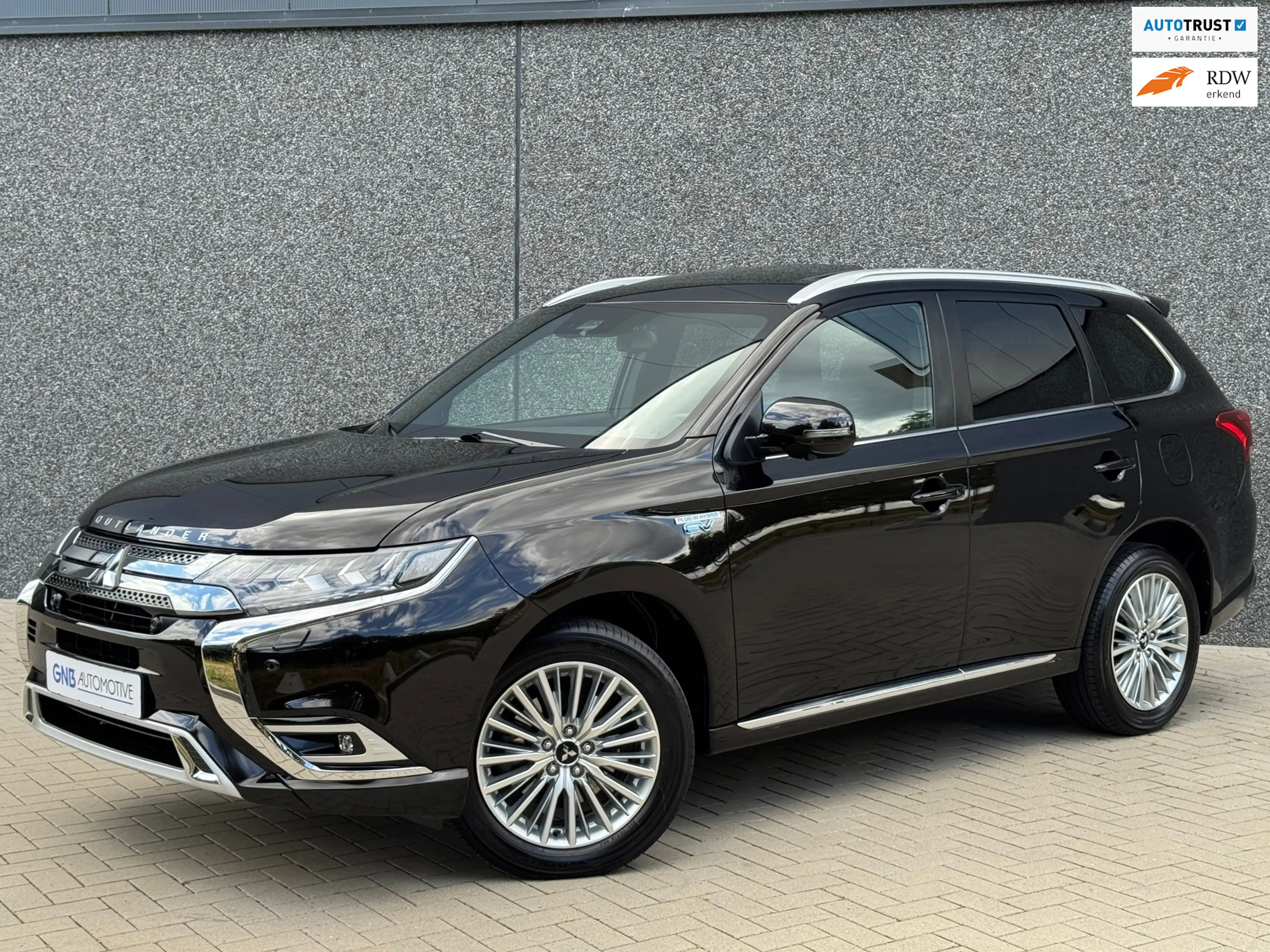 Mitsubishi Outlander 2.4 PHEV Instyle | Schuifdak | Dodehoek assistent