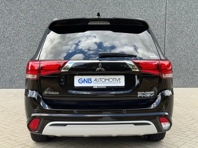 Mitsubishi Outlander view 6