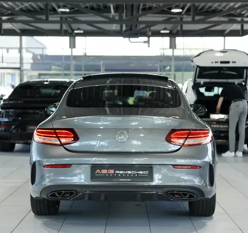 Mercedes-Benz 300 view 9
