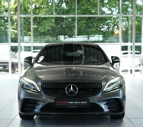 Mercedes-Benz 300 view 4
