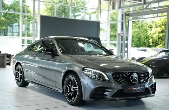 Mercedes-Benz 300 view 6