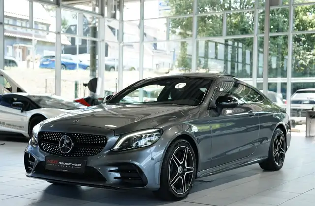 Mercedes-Benz 300 view 5