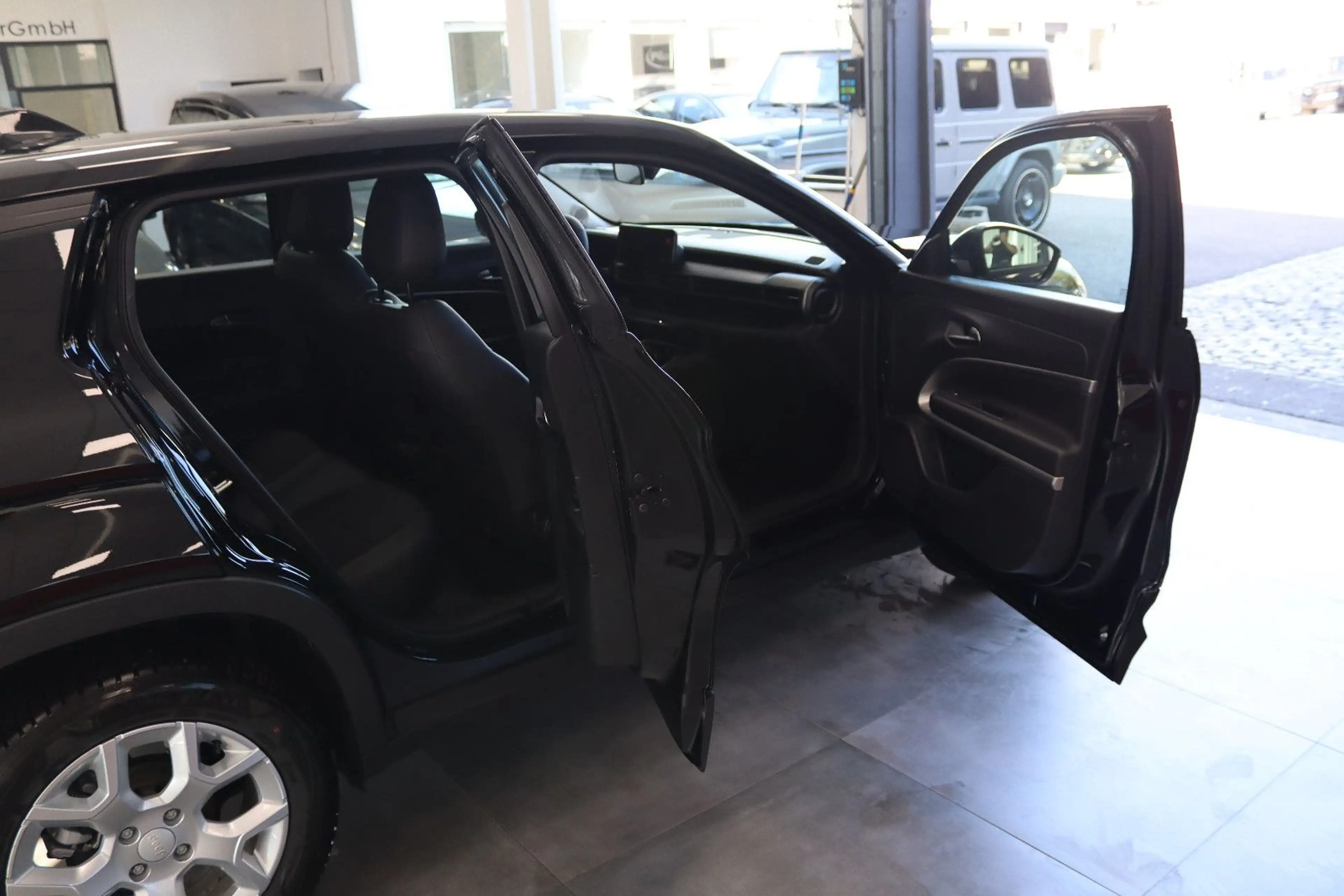 Jeep Avenger 1.2 Altitude * 1.HAND + nur 2TKM * — photo 8