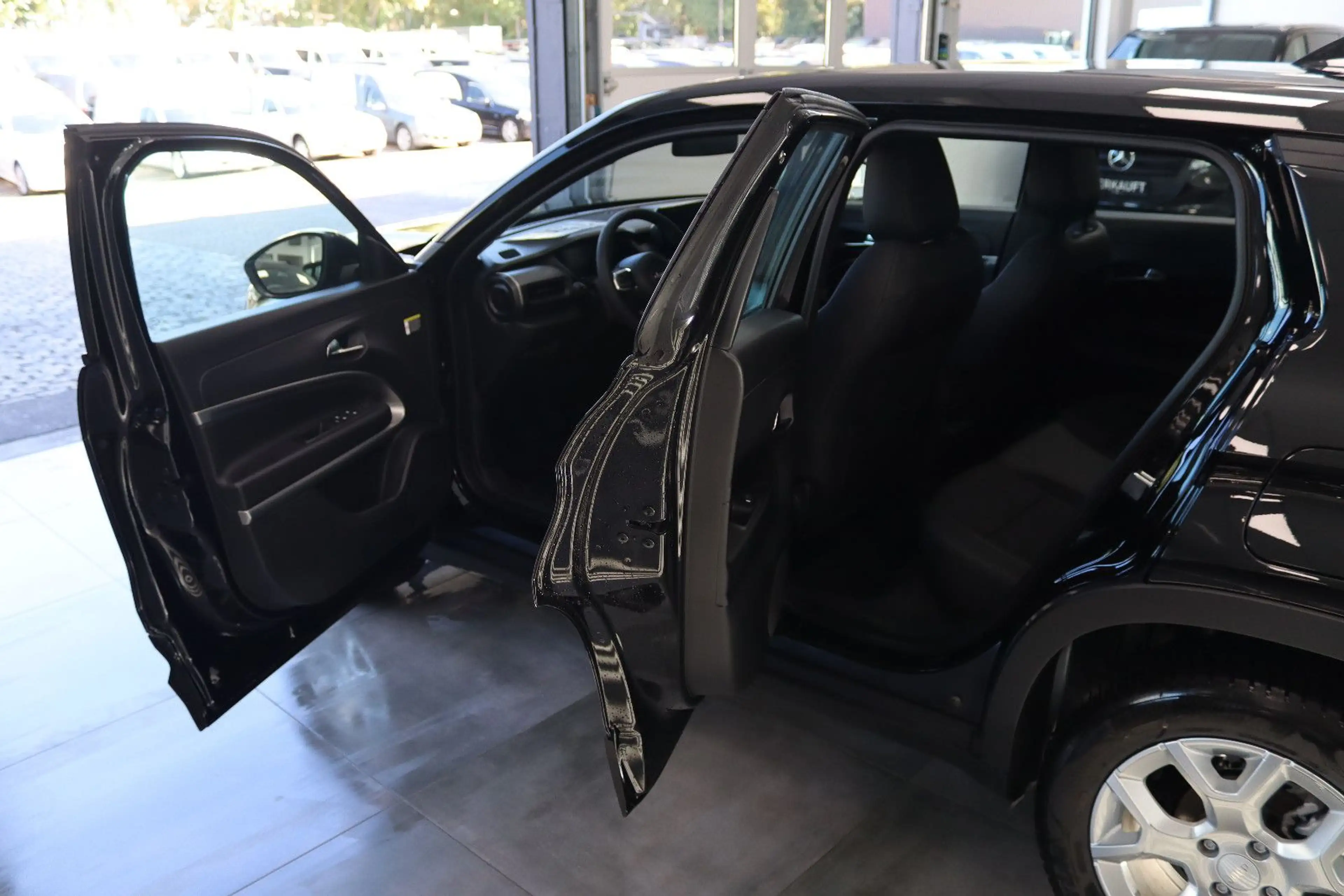 Jeep Avenger 1.2 Altitude * 1.HAND + nur 2TKM * — photo 7