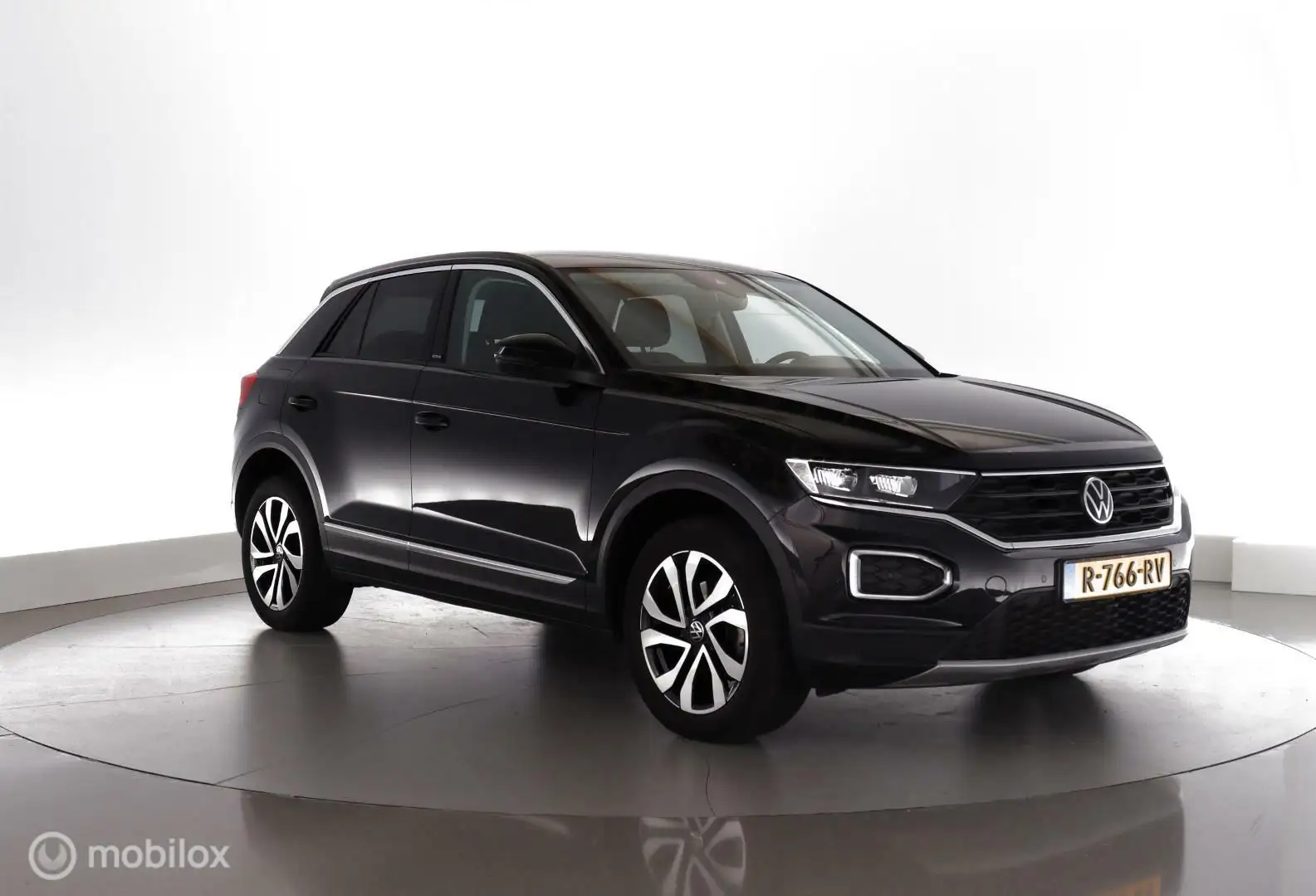 Volkswagen T-Roc 1.5 TSI Automaat Active trekhaak|nav|acc|cam|lmv17 Noir - 2