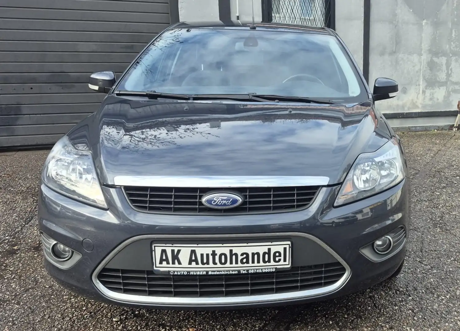Ford Focus Lim. Titanium Sitzheiz Kam Navi Grau - 2