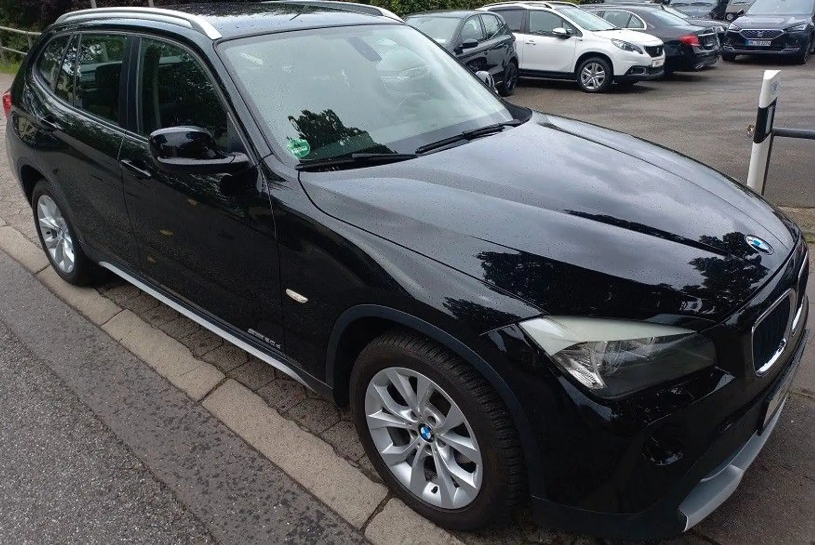 BMW X1 20d Klima SHZ AHK Bi-Xenon PDC BC GJ-Reifen Black - 1
