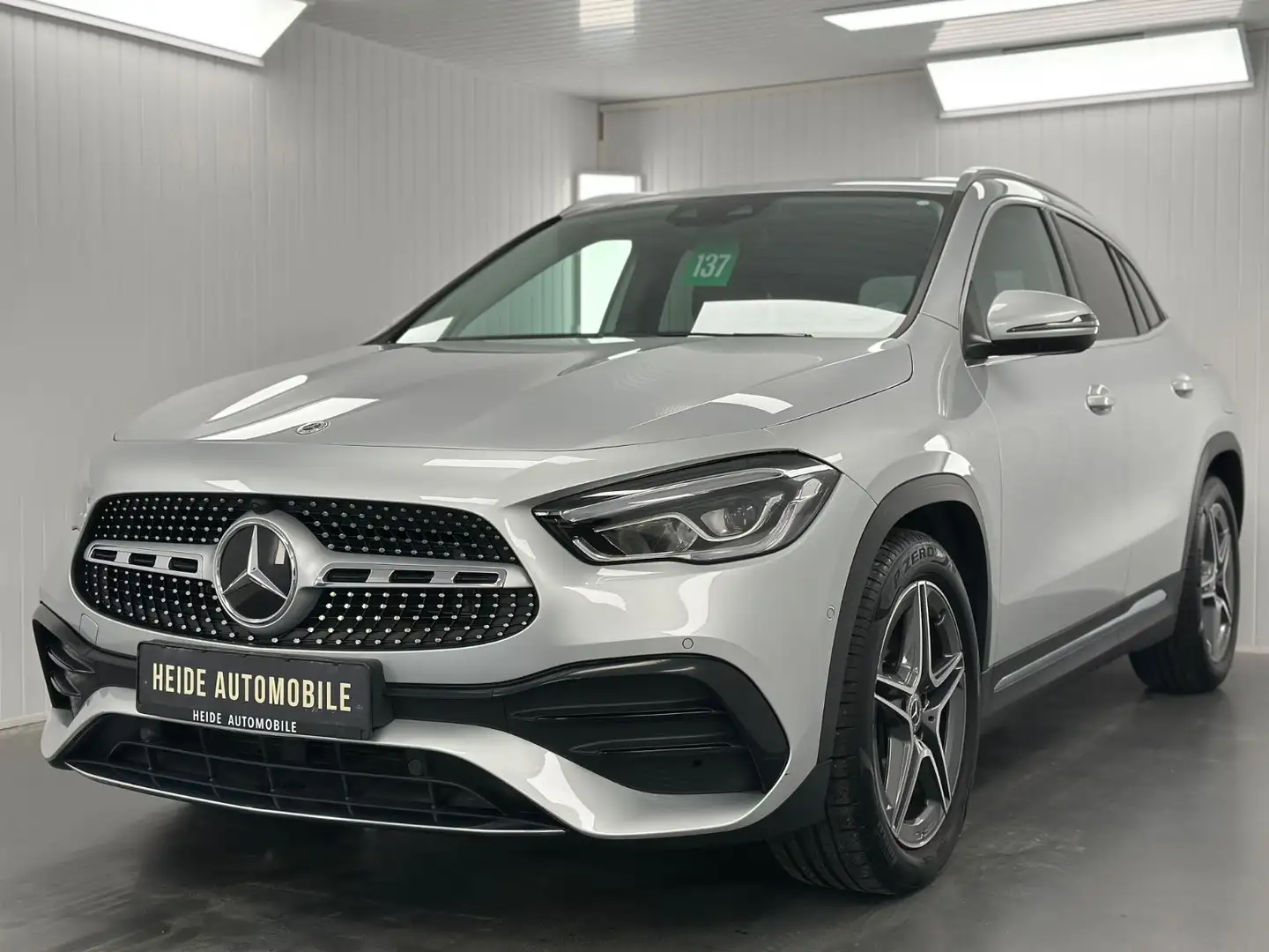 Mercedes-Benz GLA 180 AMG Sportpaket Widescreen Kamera Silber - 1