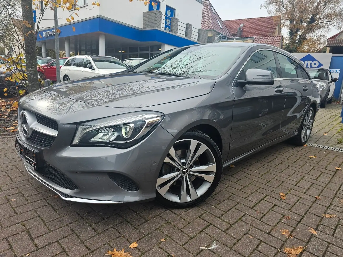 Mercedes-Benz CLA 180 Shooting Brake Urban/Automatik/Klima/PDC Grau - 1