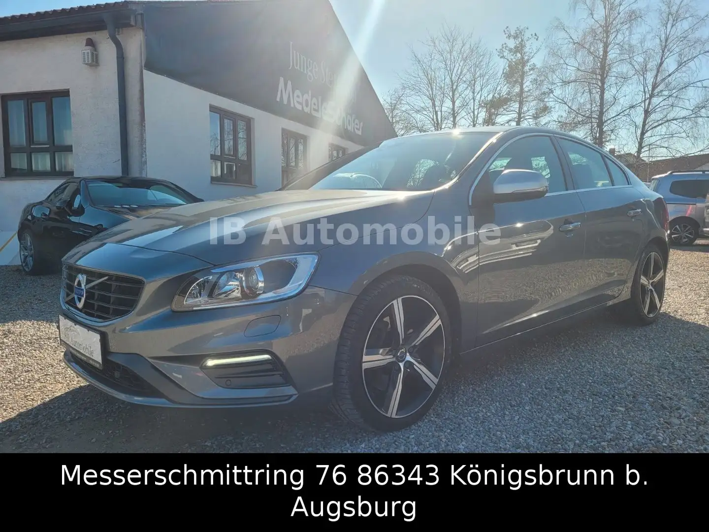 Volvo S60 Lim. Momentum AWD R DESIGN *1.Hand*R.Kamera Szürke - 1