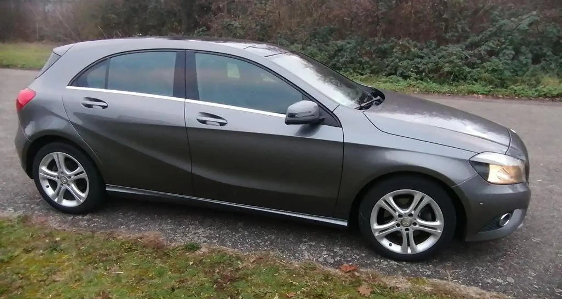 Mercedes-Benz A 200 7G-DCT Urban,PanoDach,Navi,SHZ,PDC,Tempomat... Grau - 1